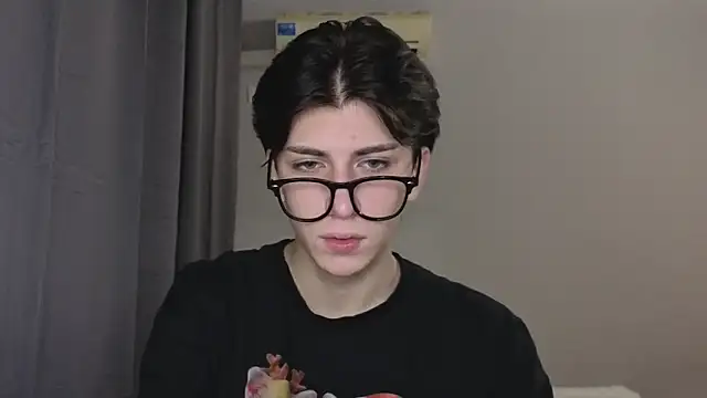 Oliver star boy  online show from 11/04/25, 05:39