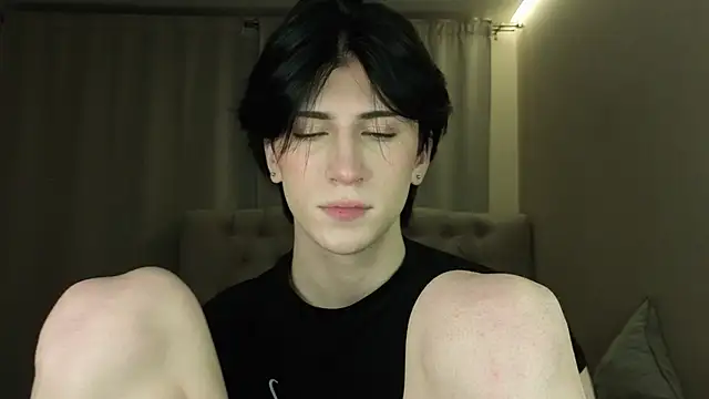 Oliver star boy  online show from 04/16/26, 06:52