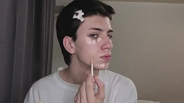 Oliver star boy  online show from 10/31/25, 04:25