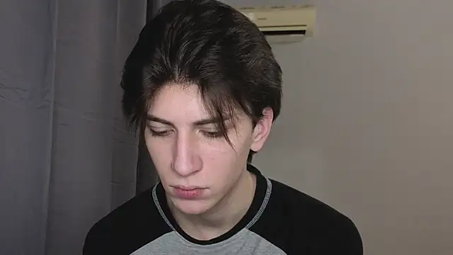 Oliver star boy  online show from 11/05/25, 07:28