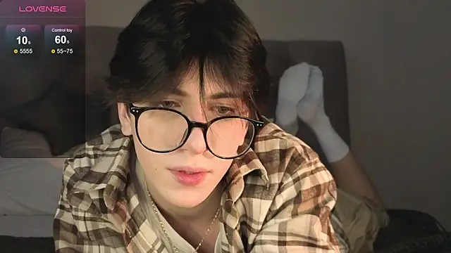 Snapshot of Oliver_star_boy_ chatting on 02/08/26, 09:40 Oliver star boy online show from 02/08/26, 09:40