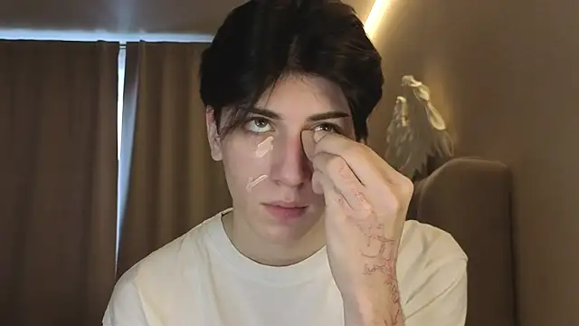 Snapshot of Oliver_star_boy_ chatting on 01/12/26, 12:12 Oliver star boy online show from 01/12/26, 12:12