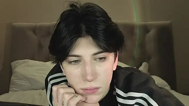 Snapshot of Oliver_star_boy_ chatting on 02/10/26, 12:53 Oliver star boy online show from 02/10/26, 12:53