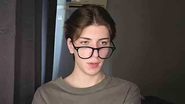 Oliver star boy  online show from 10/26/25, 08:37