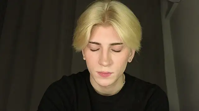 Snapshot of Oliver_star_boy_ chatting on 05/11/26, 05:54 Oliver star boy online show from 05/11/26, 05:54