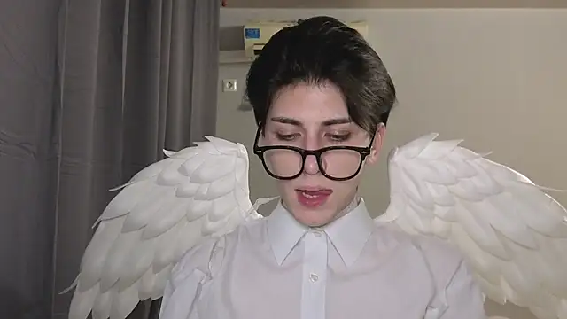 Oliver star boy  online show from 10/30/25, 04:59