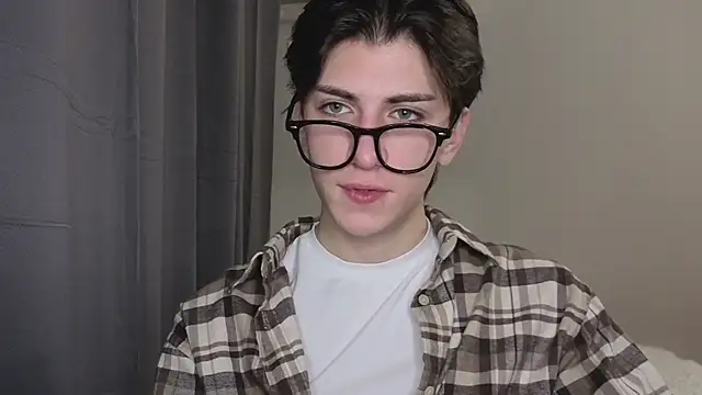 Oliver star boy  online show from 11/08/25, 05:38