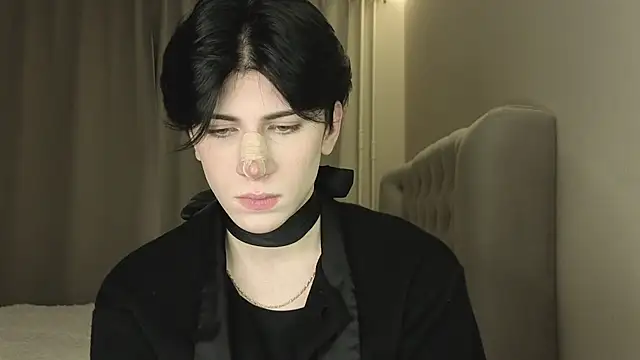 Snapshot of Oliver_star_boy_ chatting on 02/25/26, 04:29 Oliver star boy online show from 02/25/26, 04:29