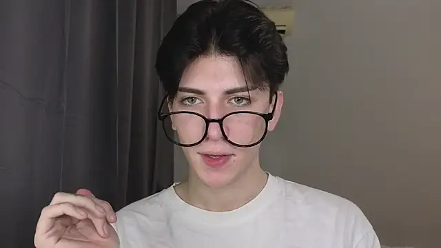 Oliver star boy  online show from 11/15/25, 03:05