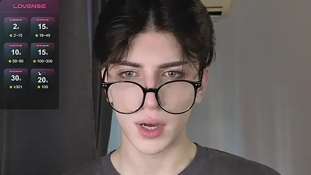 Oliver star boy  online show from 11/29/25, 12:16