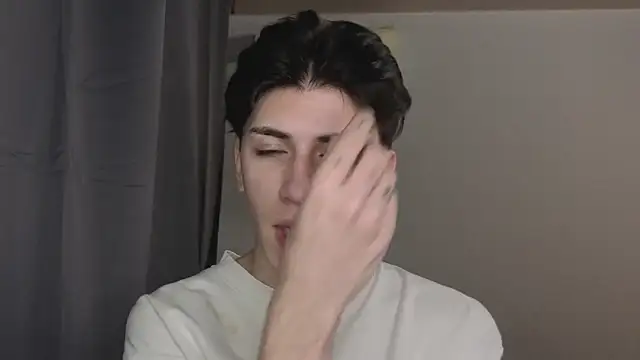 Oliver star boy  online show from 11/17/25, 04:33