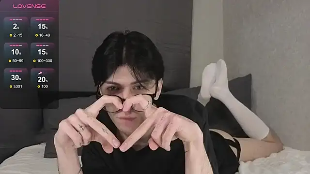 Oliver star boy  online show from 12/19/25, 08:44