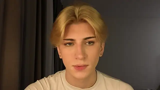 Snapshot of Oliver_star_boy_ chatting on 05/07/26, 06:22 Oliver star boy online show from 05/07/26, 06:22