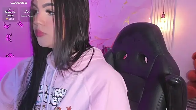 amber white15 online show from 04/14/26, 03:11