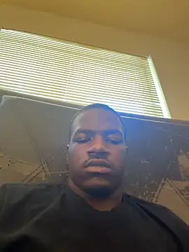 Snapshot of cjbuckkz11 chatting on 10/23/25, 03:43 cjbuckkz11 online show from 10/23/25, 03:43