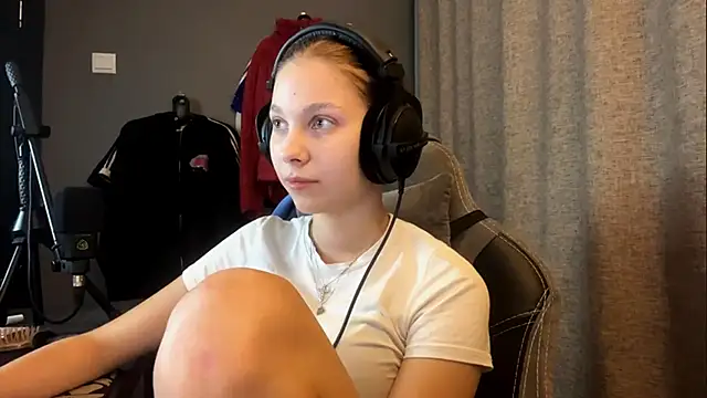 Softixq online show from 11/05/25, 04:43