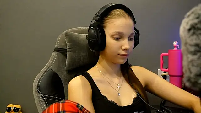 Softixq online show from 12/17/25, 03:17