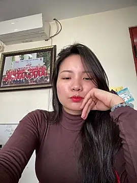 Bee Yellow00 online show from 03/12/26, 03:01