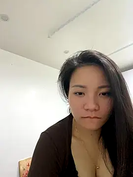 Bee Yellow00 online show from 11/21/25, 05:56