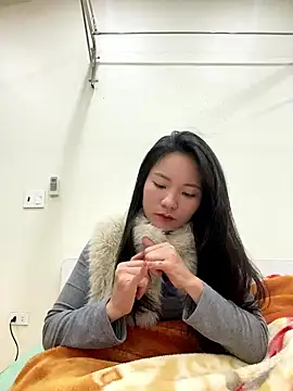 Bee Yellow00 online show from 01/08/26, 05:02