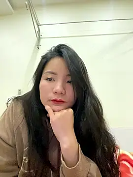 Bee Yellow00 online show from 01/11/26, 05:03