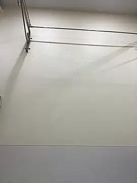 Bee Yellow00 online show from 11/07/25, 04:39