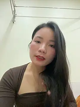 Bee Yellow00 online show from 11/20/25, 04:57