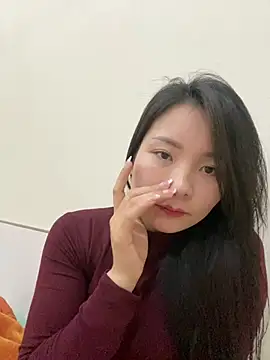 Bee Yellow00 online show from 02/11/26, 04:45