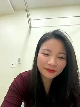 Bee Yellow00 online show from 12/20/25, 04:59