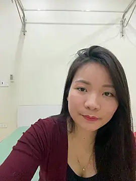 Bee Yellow00 online show from 02/25/26, 04:56