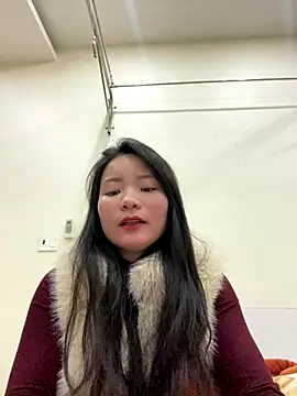 Bee Yellow00 online show from 01/07/26, 04:39