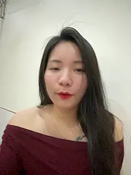Bee Yellow00 online show from 03/03/26, 04:41