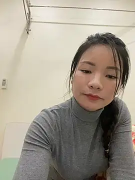 Bee Yellow00 online show from 12/02/25, 04:36