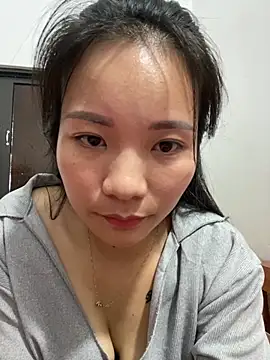 Bee Yellow00 online show from 11/02/25, 09:25