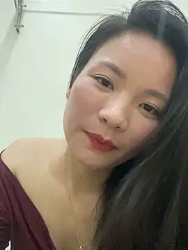 Bee Yellow00 online show from 11/08/25, 05:00