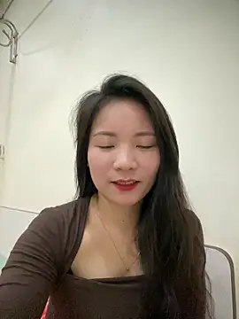 Bee Yellow00 online show from 03/16/26, 04:42