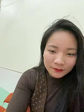 Bee Yellow00 online show from 02/13/26, 04:45