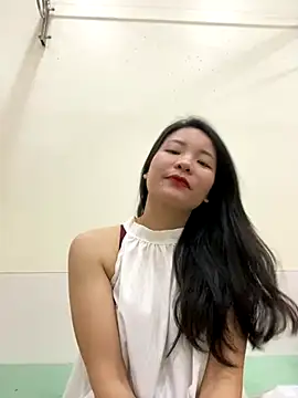 Bee Yellow00 online show from 11/26/25, 04:34