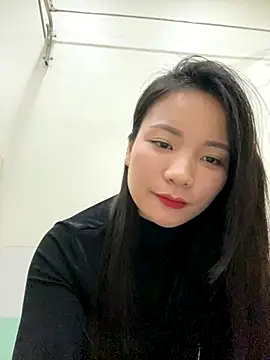 Bee Yellow00 online show from 12/05/25, 04:44