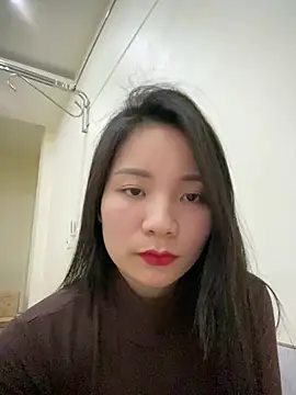Bee Yellow00 online show from 03/05/26, 04:42