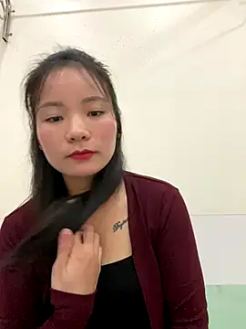 Bee Yellow00 online show from 10/24/25, 04:55