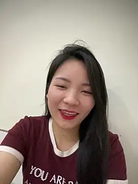 Bee Yellow00 online show from 03/13/26, 04:39