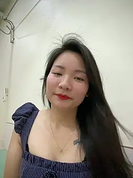 Bee Yellow00 online show from 03/02/26, 04:35