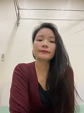 Bee Yellow00 online show from 11/15/25, 12:58