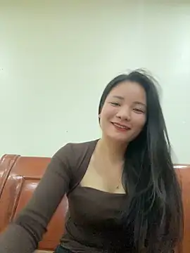 Bee Yellow00 online show from 11/03/25, 04:39