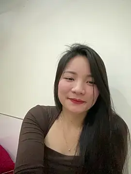 Bee Yellow00 online show from 03/11/26, 04:50