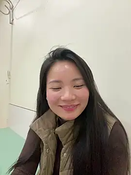 Bee Yellow00 online show from 02/06/26, 05:14