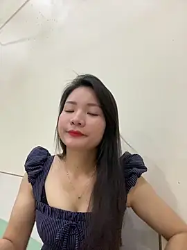 Bee Yellow00 online show from 02/07/26, 04:42