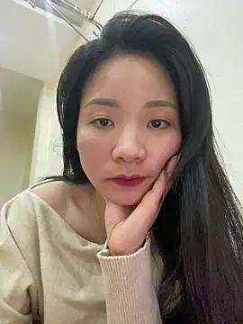 Bee Yellow00 online show from 02/04/26, 04:51