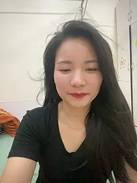 Bee Yellow00 online show from 04/16/26, 05:30